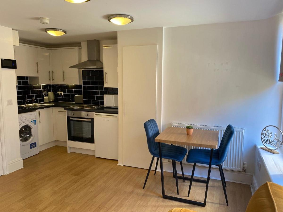 Bess'S Snug Apartment Матлок Екстериор снимка