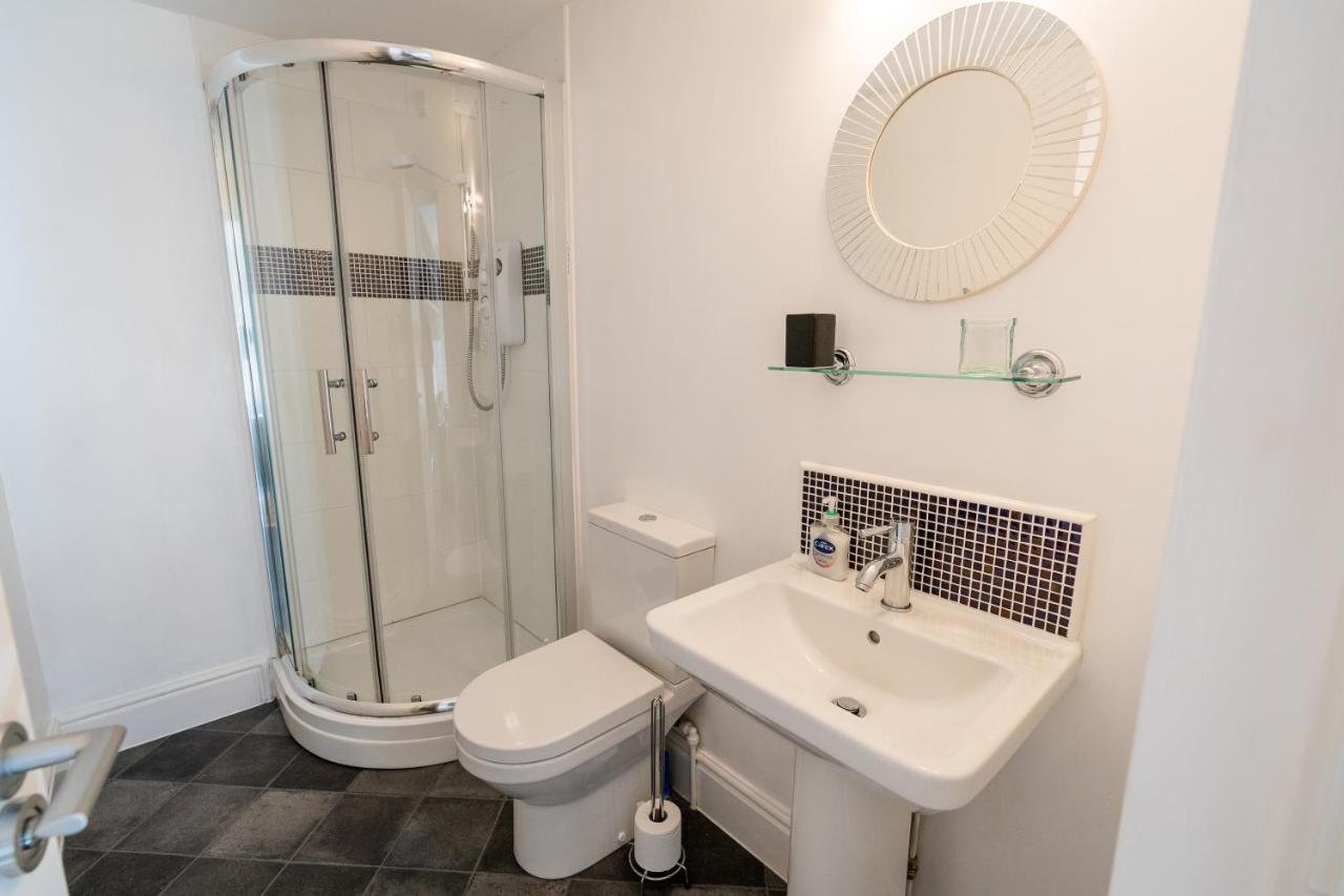 Bess'S Snug Apartment Матлок Екстериор снимка